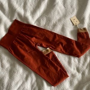 NWT White Fox x Sarah’s day seamless leggings